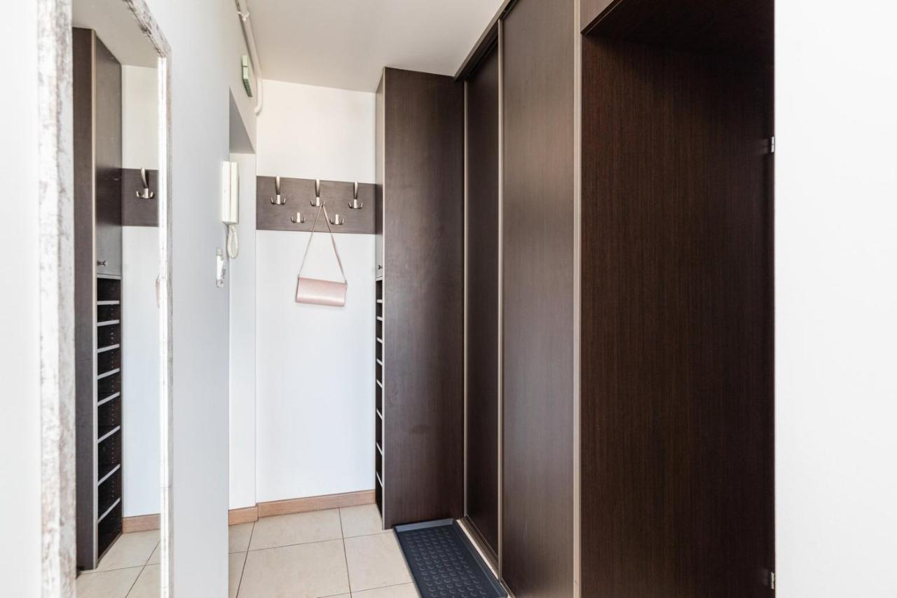Superapart Saska 48A, Sleek 6Th-Floor Studio With Balcony & Elevator Access Warsaw Luaran gambar