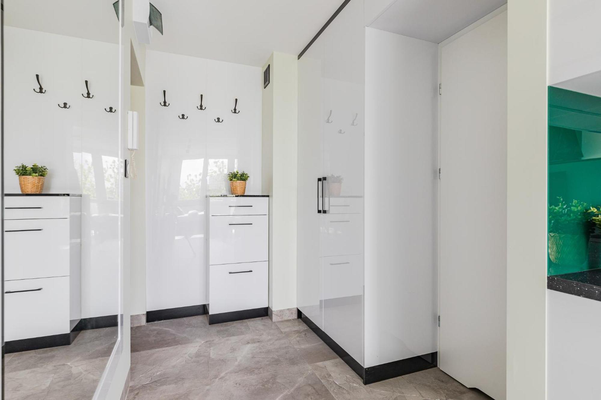 Superapart Saska 48A, Sleek 6Th-Floor Studio With Balcony & Elevator Access Warsaw Luaran gambar